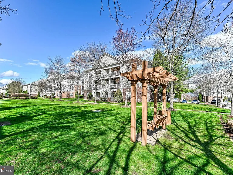 42526 Mayflower Ter — Photo 17