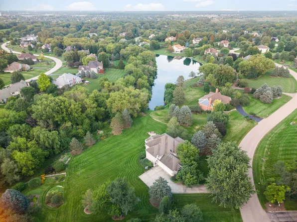 38W590 Barb Hill Dr, St Charles, IL 60175