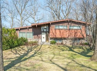 3207 Skyline Dr, Des Moines, IA 50310