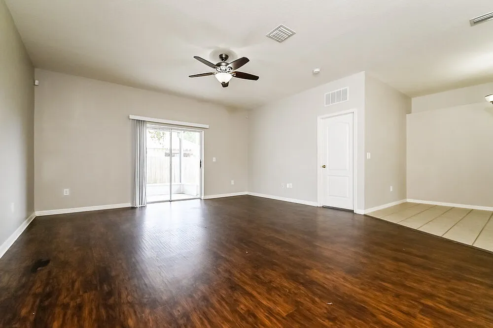 3 bed, 2.0 bath, 1570 sqft, $2,235 — Photo 3