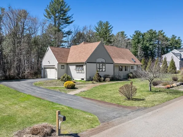 3 Christopher Ln, Hanson, MA 02341
