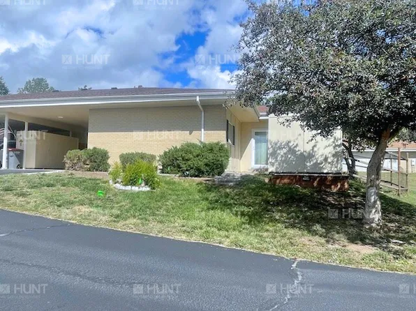 6458C W Hawthorn Dr, Usaf Academy, CO 80840