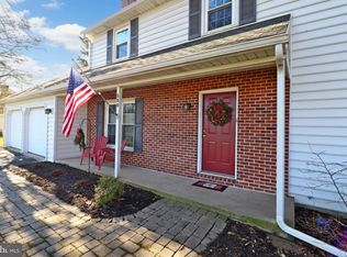 588 Crosswinds Dr, Lititz, PA 17543
