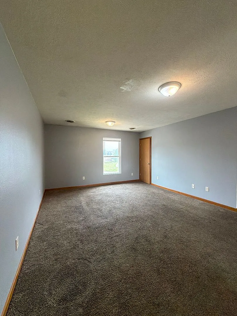 279 Woodridge Court — Photo 4