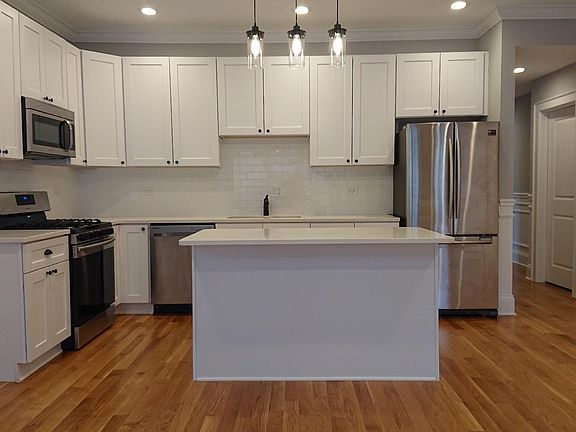 2nd image of 7310 N Claremont Ave #2