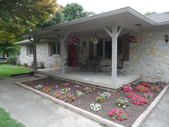 2nd image of 660 Lawnwood Dr