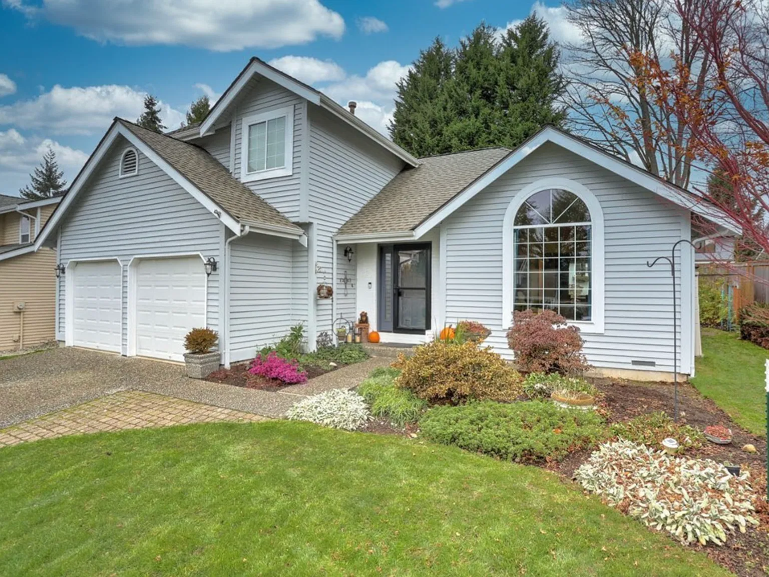 3 bed, 2.5 bath, 1640 sqft, $3,400 — Photo 2