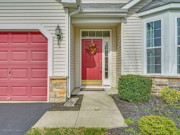 5th image of 218 Enclave Blvd