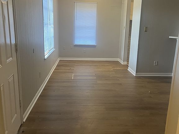 4th image of 3744 Royal Wood Dr