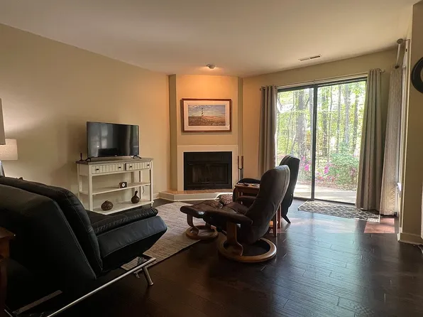 4 Banstead Pl, Chapel Hill, NC 27517