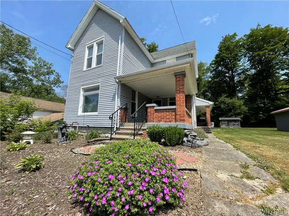 17 Mill St, Delevan, NY 14042