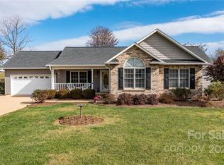 2604 Chandy St, Newton, NC 28658