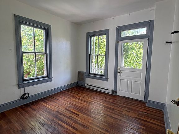 4th image of 228 W Jackson St