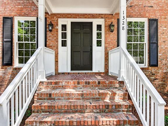 3rd image of 1328 Country Squire Dr