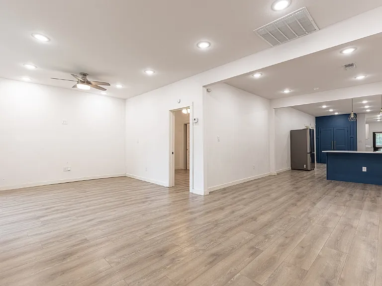 1010 Burnet St — Photo 4