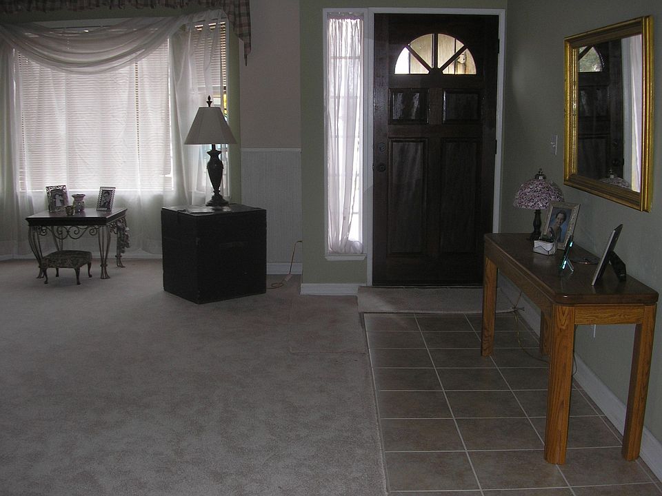 new carpet new tiled entry