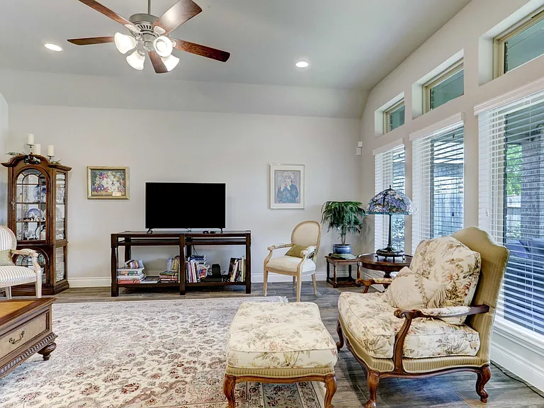8126 Silverspot Ln — Photo 24