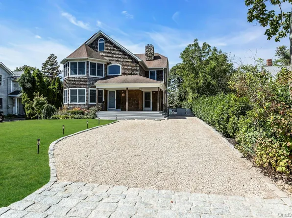 44 Bay Avenue, Bayport, NY 11705