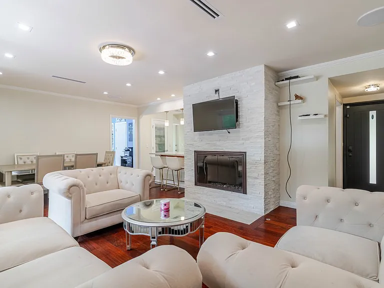 660 Woodbury Rd — Photo 10