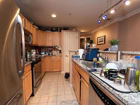 4th image of 112 Riverbend Drive