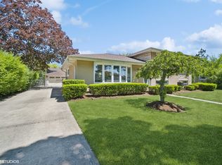 2738 Pauline Ave, Glenview, IL 60025