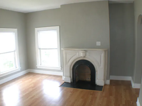 419 W 3rd St, Dixon, IL 61021