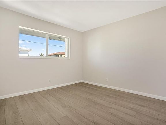 4th image of 2649 Lake Dr APT 1
