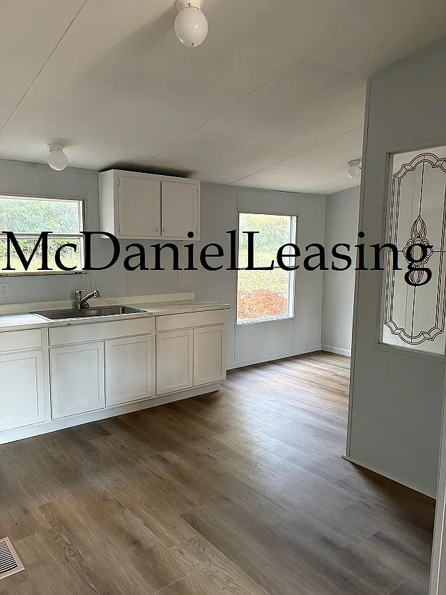3 bed, $1,200 — Photo 1