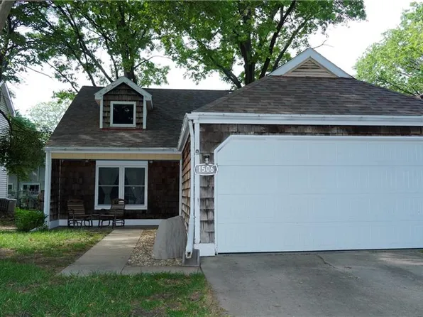 1506 Pin Oak Dr, Lawrence, KS 66044