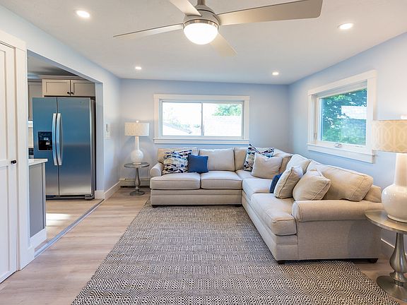 5th image of 18 Beach St #1