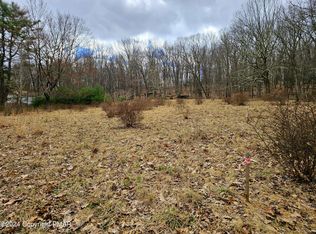 T 568 McKay Rd, Henryville, PA 18332