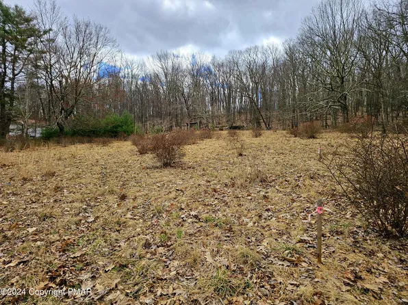 T 568 McKay Rd, Henryville, PA 18332