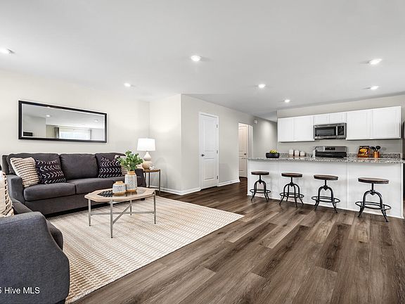3rd image of 572 Bell Creek Avenue NE