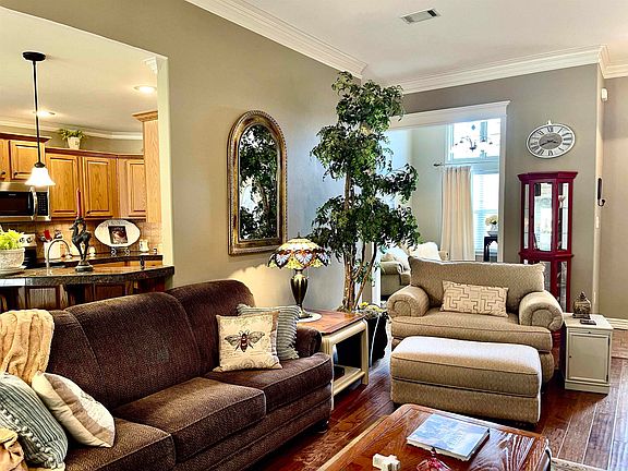 5th image of 129 Pleasantwood Dr