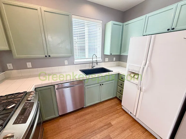 936 SE Elina Ave — Photo 6