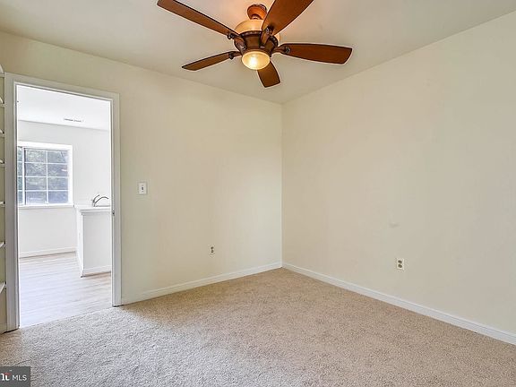 5th image of 1 Edgewood Green Ct