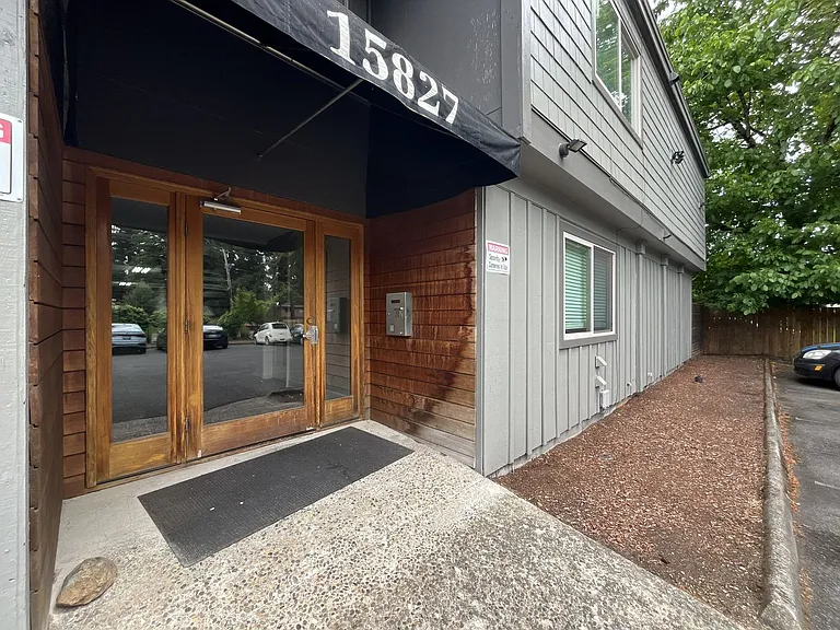 15827 NE Glisan St #5 — Photo 4