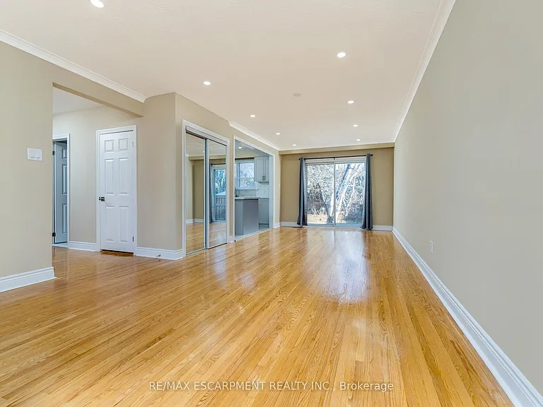 113 Poynter Dr — Photo 9