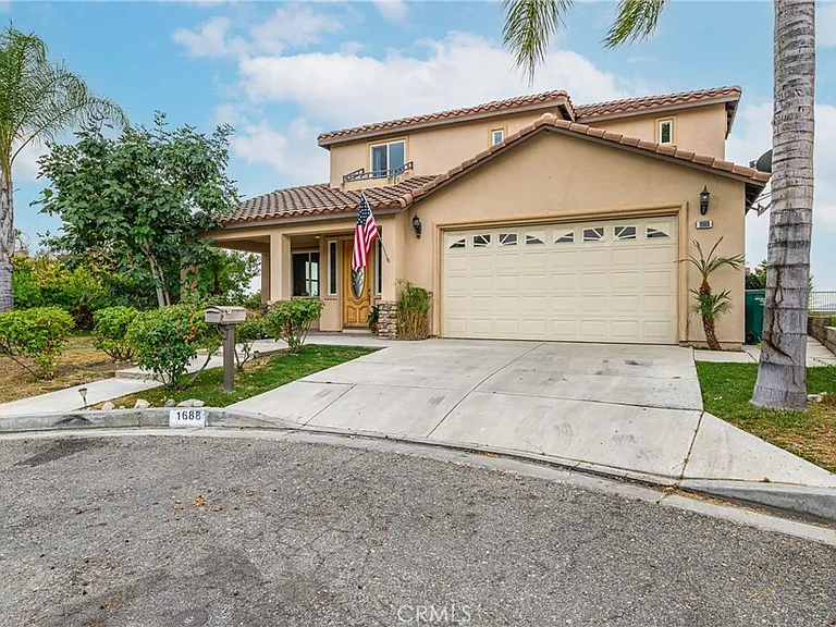 1688 Crest View Pl — Photo 2