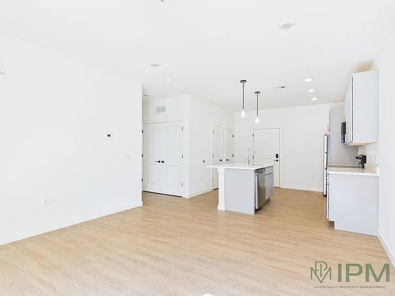 98 Penn Place — Photo 46