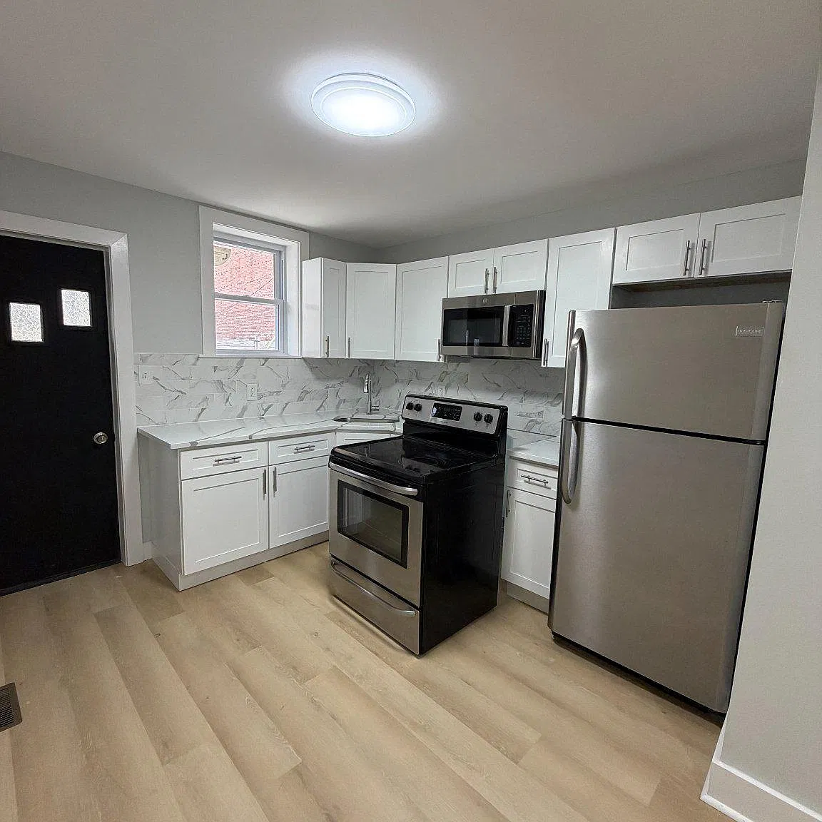 3 bed, 1.5 bath, 1240 sqft, $2,000 — Photo 4