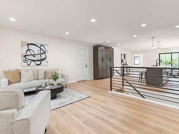 4th image of 10702 Moore Way