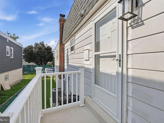 3rd image of 9876 Wistaria St