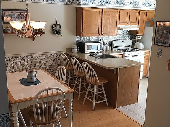 Dining/Breakfast Bar
