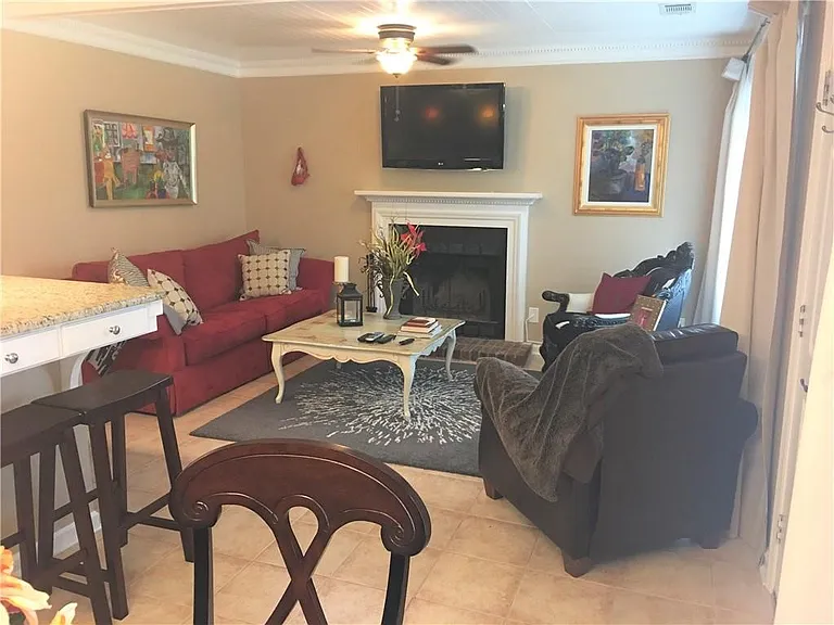 1042 Sasha Ln — Photo 5