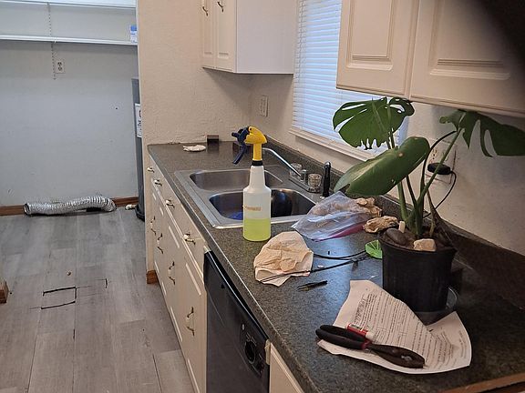 2nd image of 3025 Bart St