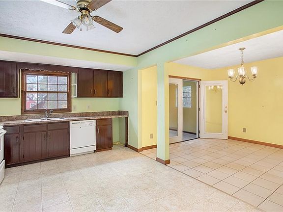 3rd image of 1286 Pixley Dr