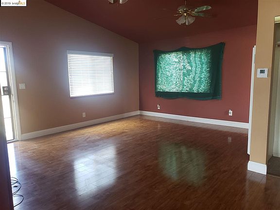 4th image of 4204 Jenkins Way