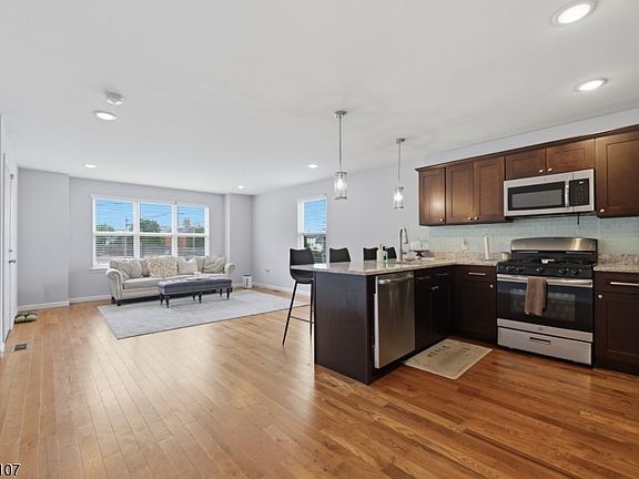 2nd image of 101-103 N 6Th St