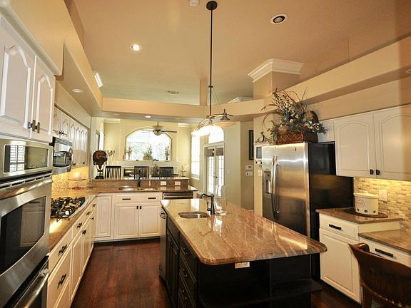 4th image of 974 Emerald Bay Dr